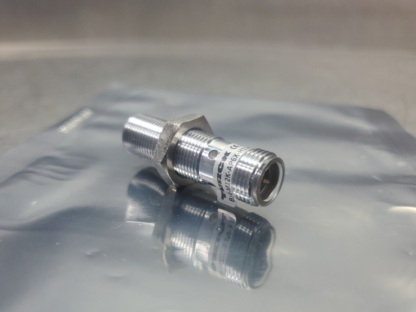 Turck BI 4-M12K-AP6X-H1141 Proximity Sensor.                                5-E2