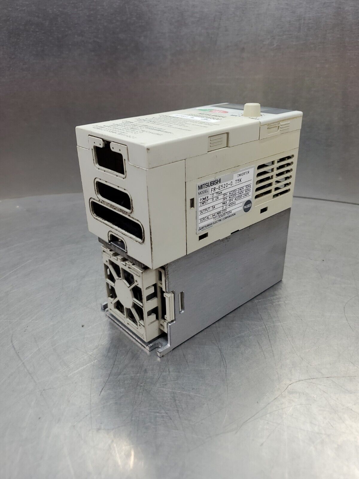Mitsubishi Electric FR-E520-0.75K Inverter Drive - Full HMI.               1B-12
