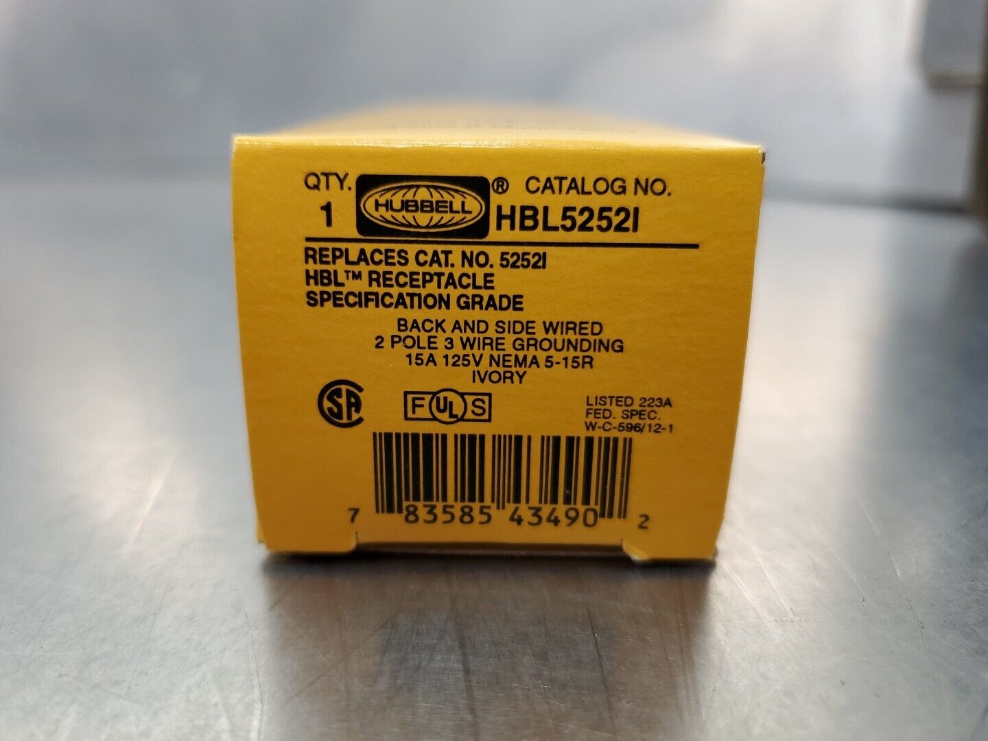 Hubbell HBL5252I HBL Receptacle Specification Grade, 125V 15A, Ivory.      4C-25