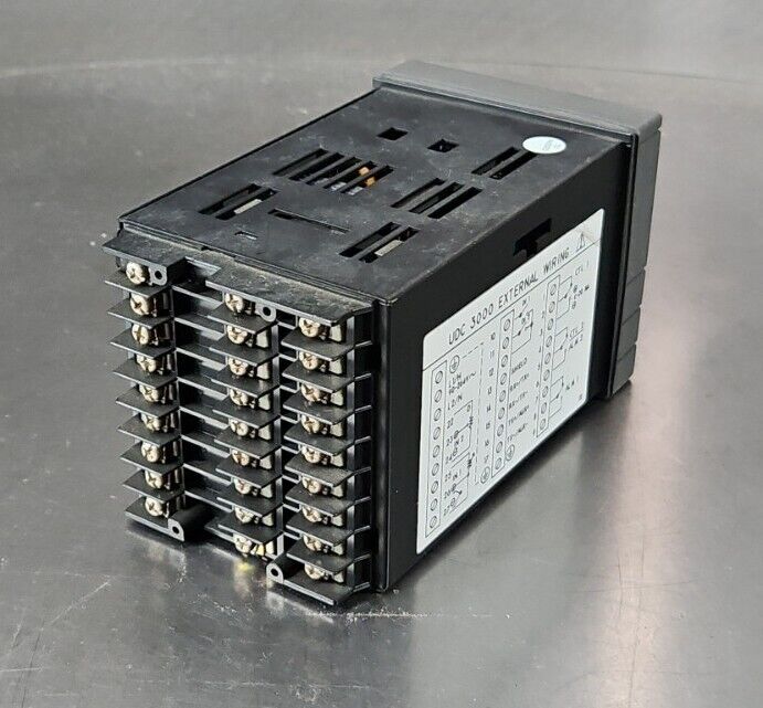 Honeywell UDC3000 Versa-Pro Temperature Controller.                        5E-15