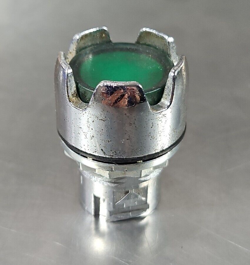 Allen Bradley 800FM-LG5 Guarded Green Push Button Head.                 Loc 4E-6