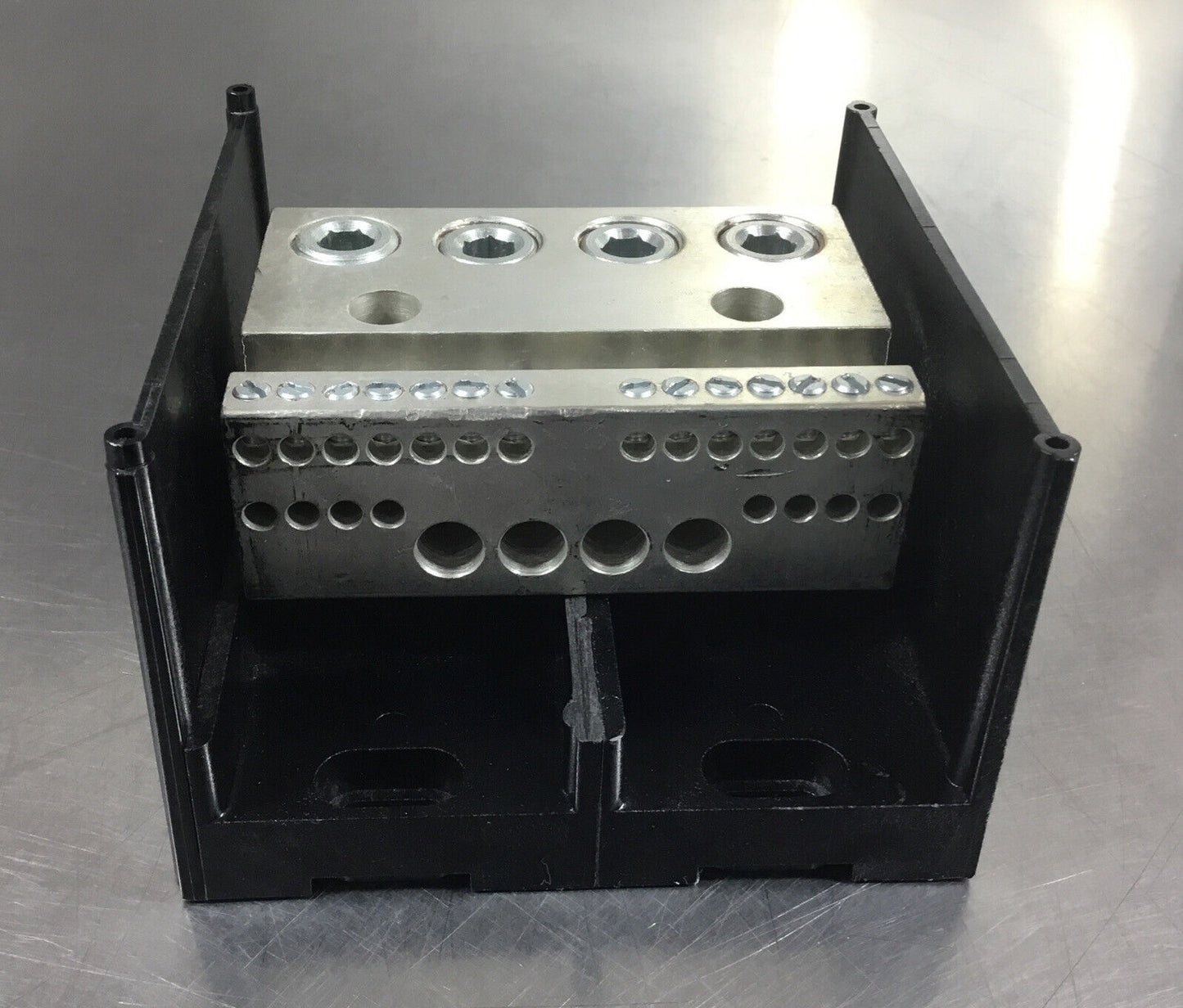 GOULD SHAWMUT  68521  POWER DISTRIBUTION BLOCK 4 POLE 600V        4D-19