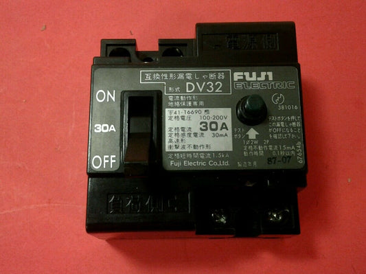 FUJI MAGNETIC CONTACTOR DV32 30A 100-200V.       4A