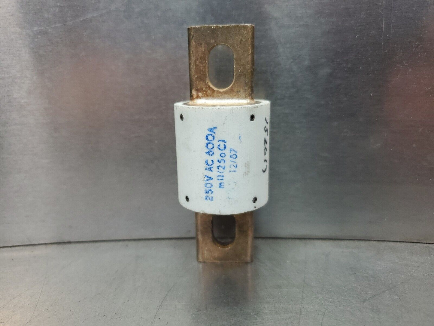CARBONE FERRAZ 600AMP A025R600 250V SEMICONDUCTOR FUSE.                       4D