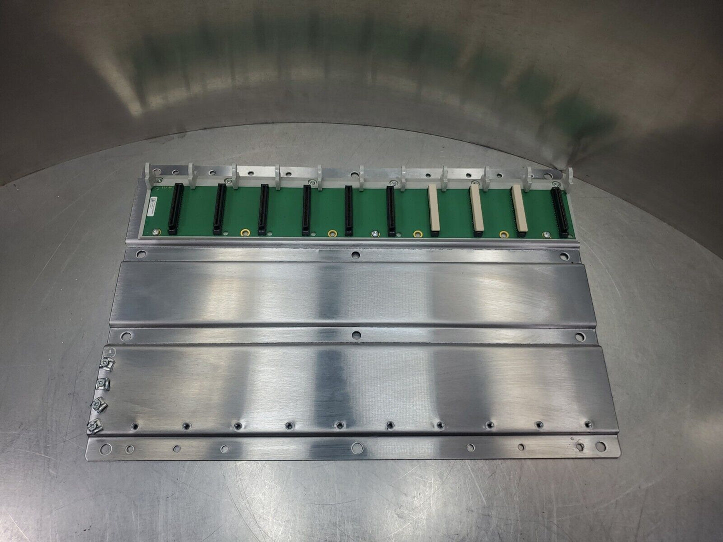 Schneider Electric 140XBP01000 TSX Quantum 10-Slot Backplane.                 3D