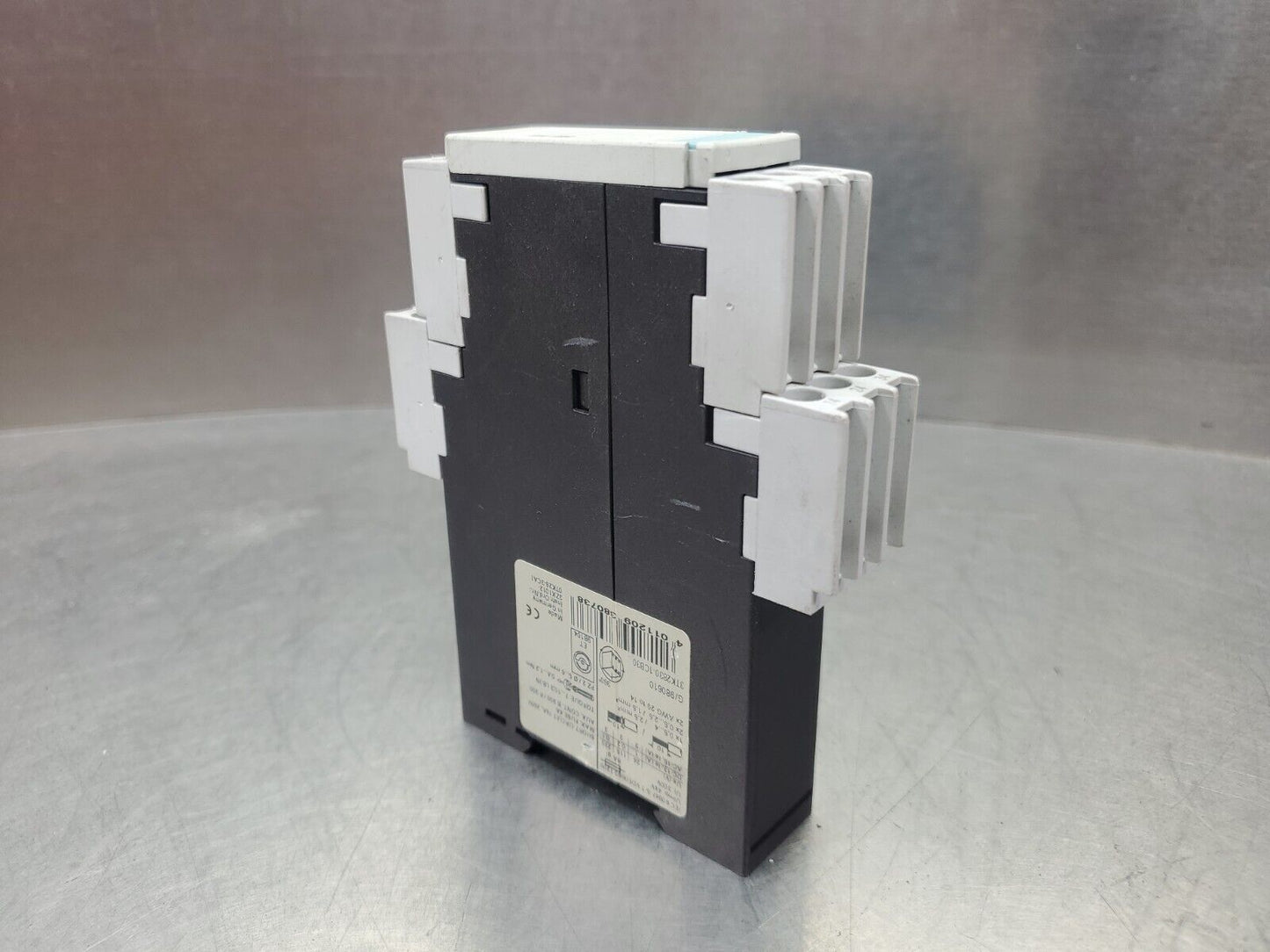 Siemens SIGUARD 3TK2830-1CB30 Safety Relay 24V AC/DC.                       4C-1