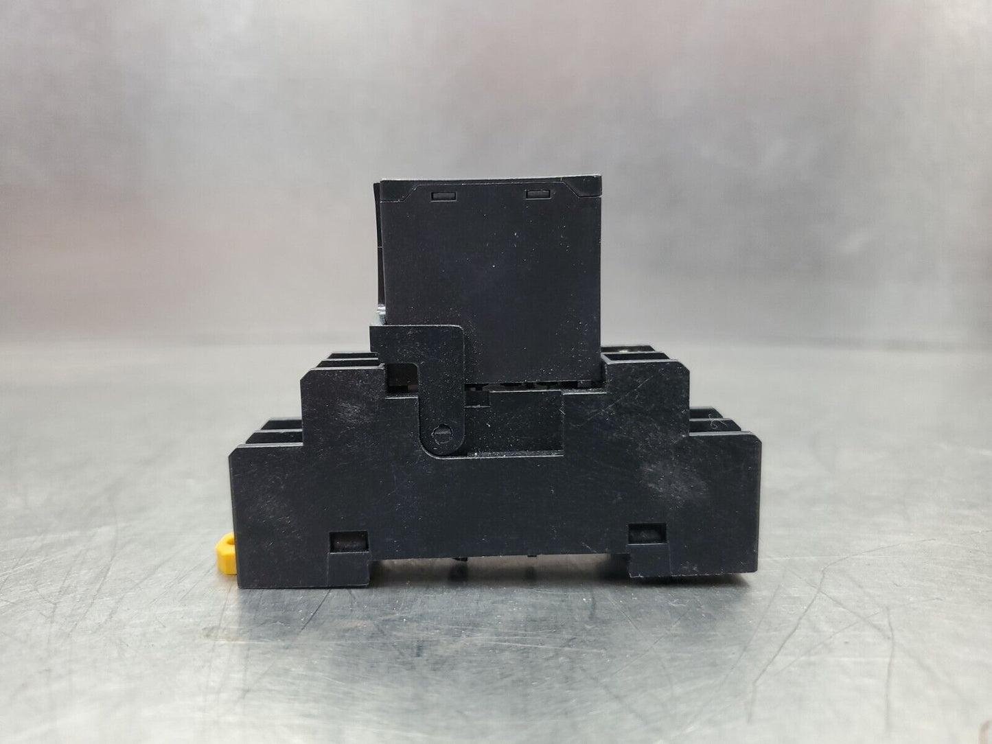 Omron G3RD-X02SN 2A 50VDC Relay w/ Base.                                   4D-20