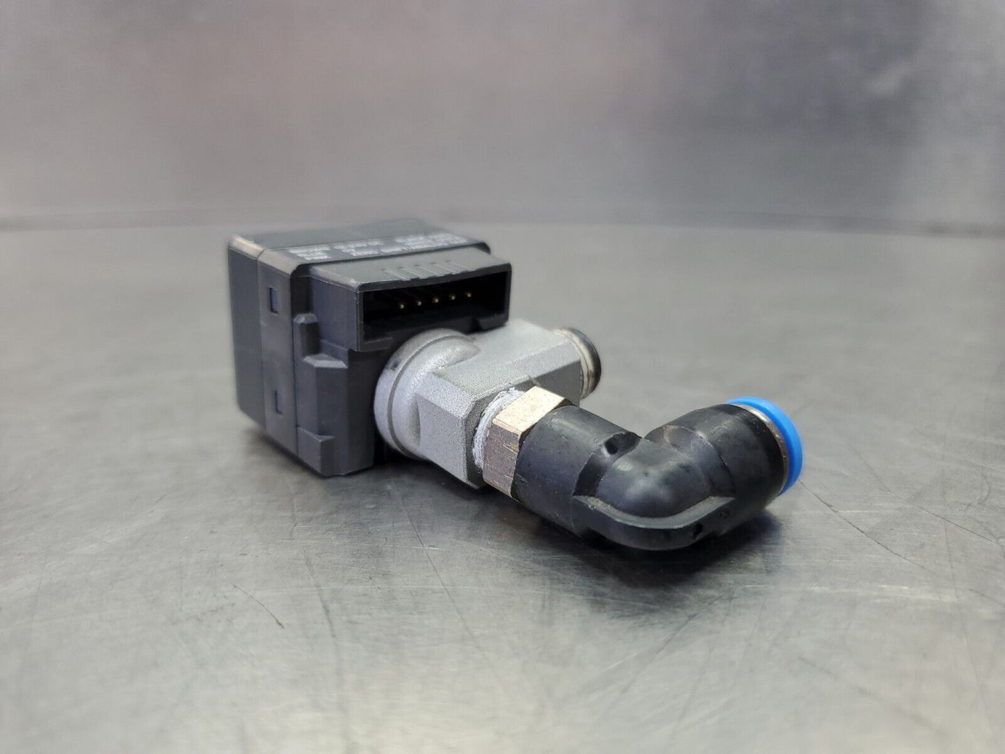 Keyence AP-C30KP Digital Pressure Sensor.                                  6D-11