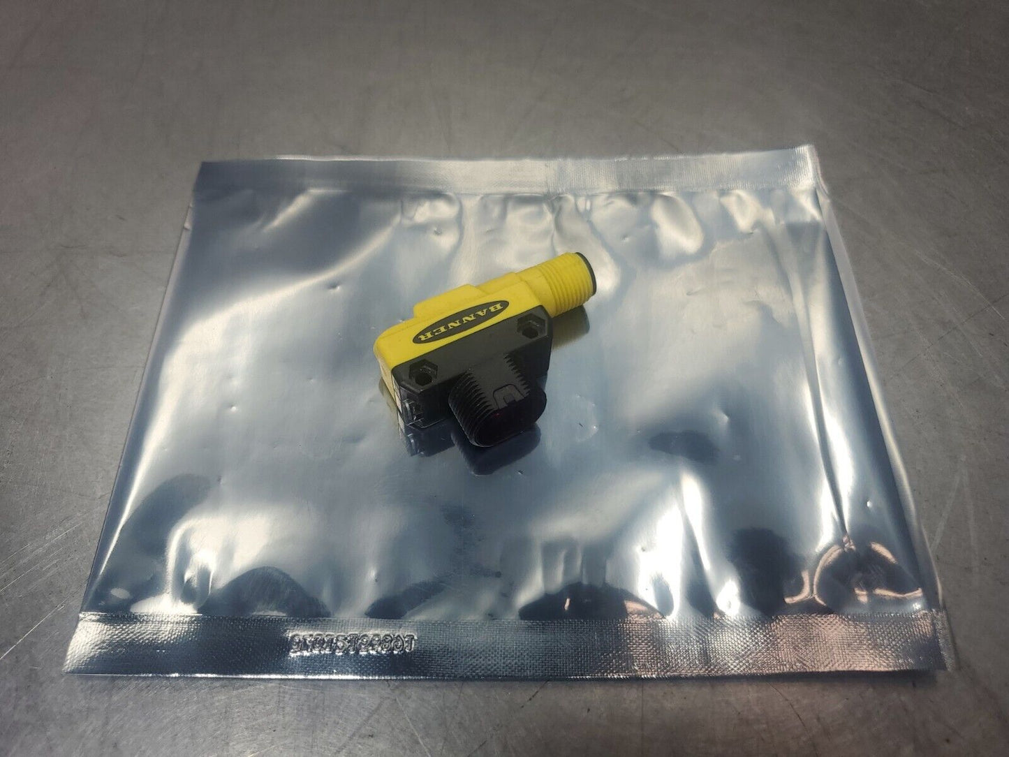 BANNER QS18VP6RQ8 10-30VDC Laser Sensor.                                    5-B1