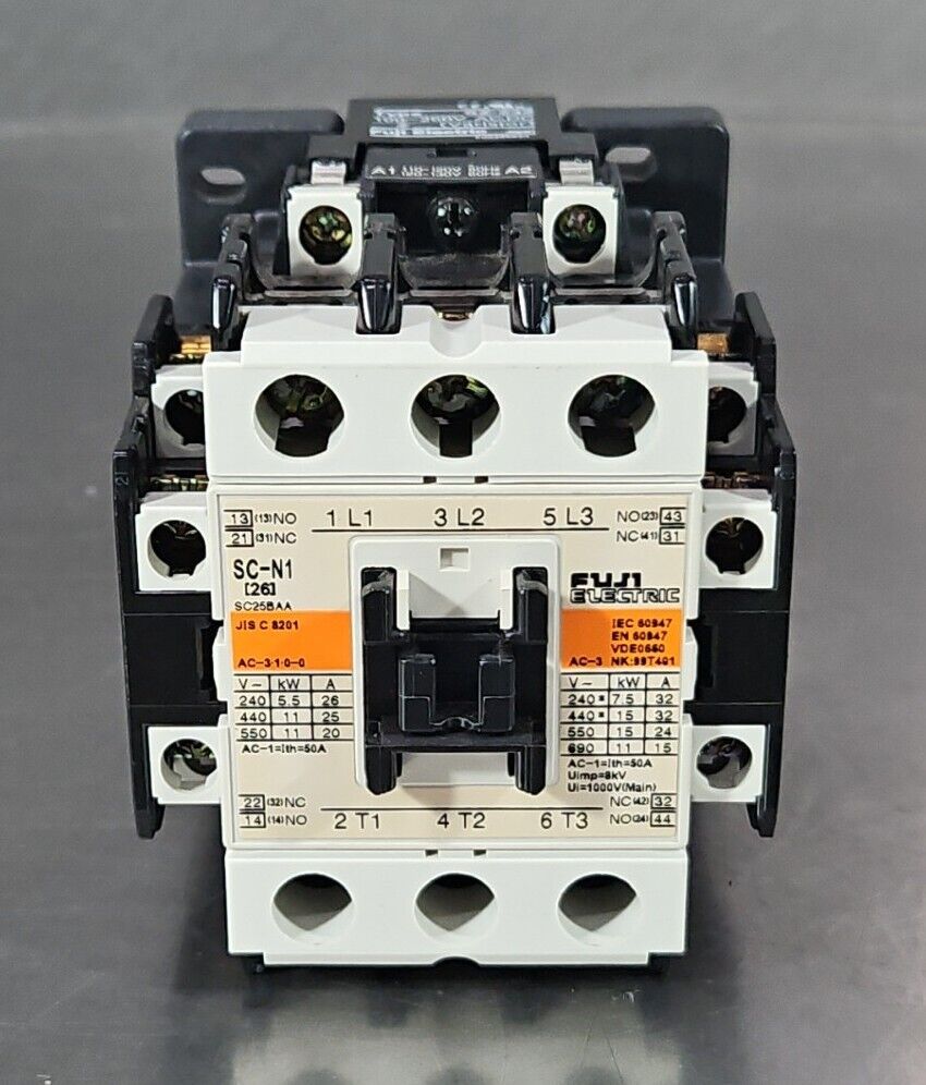 Fuji Electric SC-N1 Coil Starter SC25BAA.                           4D-25