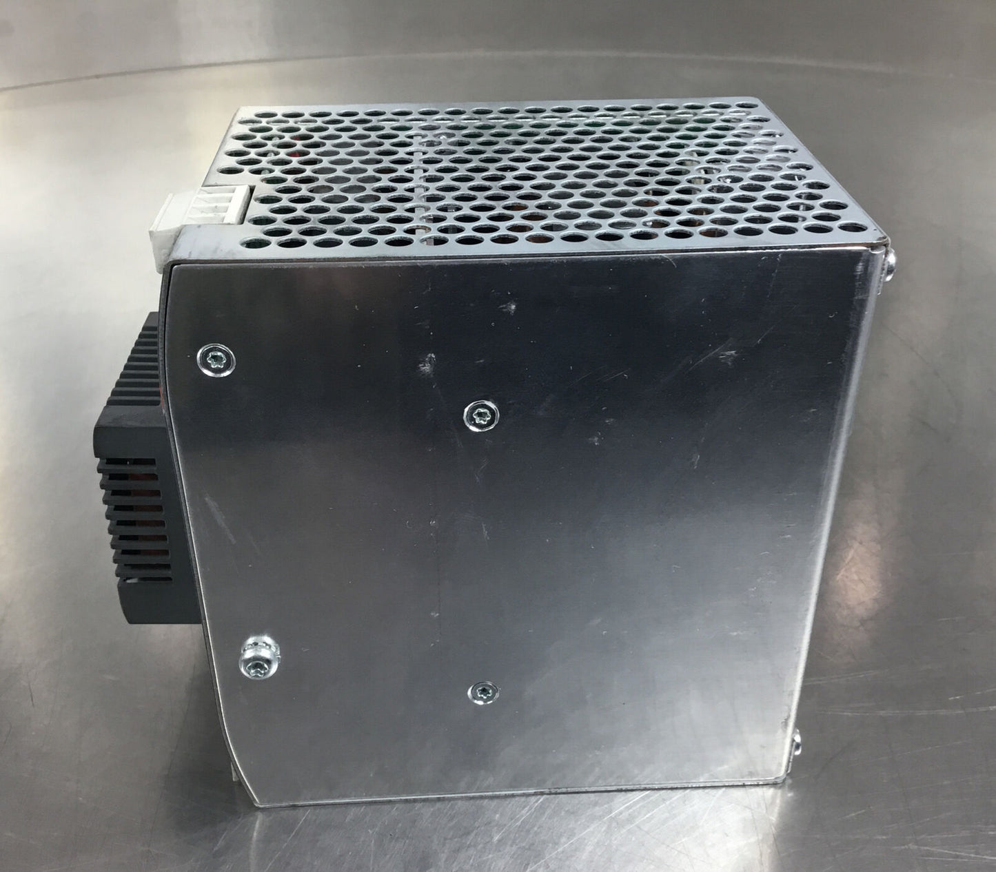 ABB  CP-C24/10.0  1SVR427025R0000 Power Supply In: 110-240VAC Out: 24VDC 10A. 4G