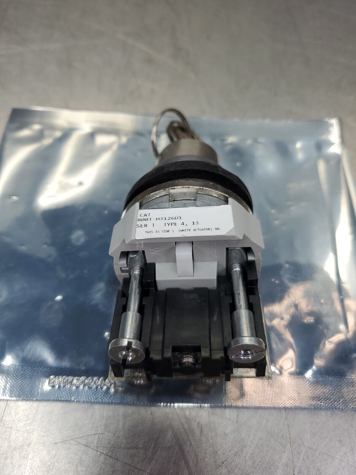 ALLEN BRADLEY 800T-H3126D1 Lock-Out Rotary Switch.                          4A-2