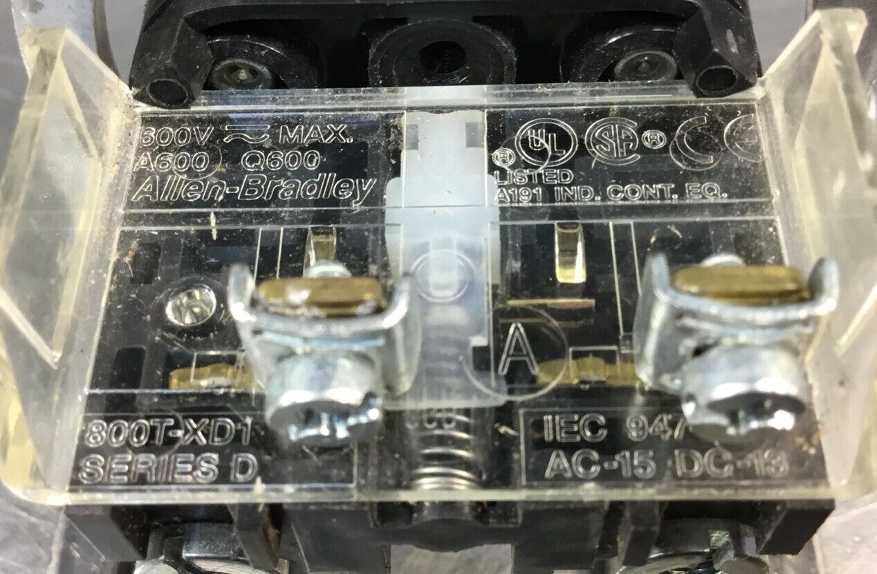 ALLEN BRADLEY 800T-A SER T NEMA 4,13 GREEN PUSHBUTTON w/ Contact 800T-XD1    4D