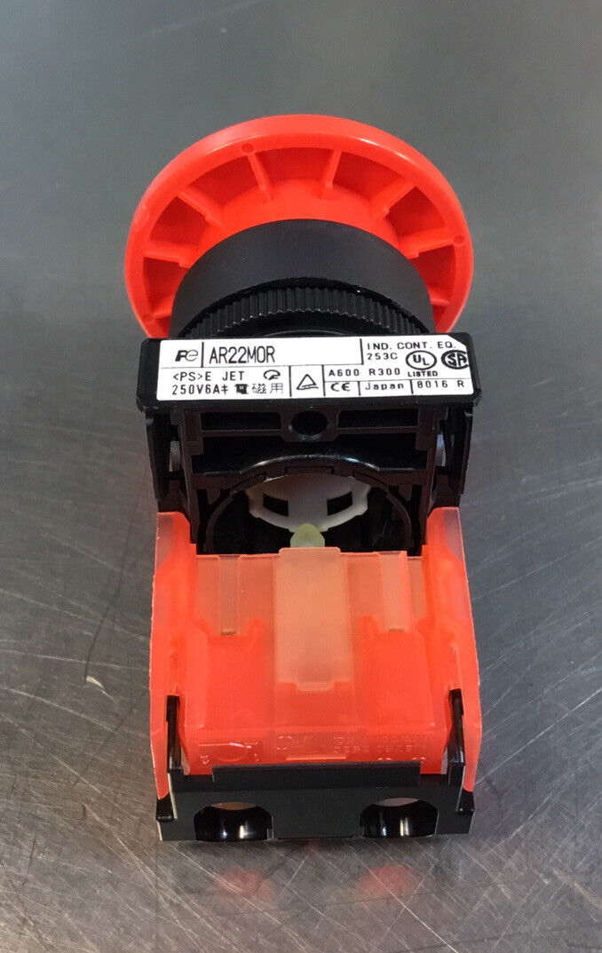 FUJI ELECTRIC  AR22M0R-01R  Spring Return Button       4C