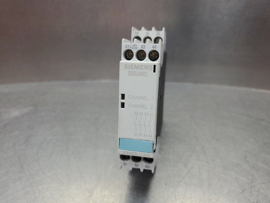 Siemens SIGUARD 3TK2830-1CB30 Safety Relay 24V AC/DC.                       4C-1