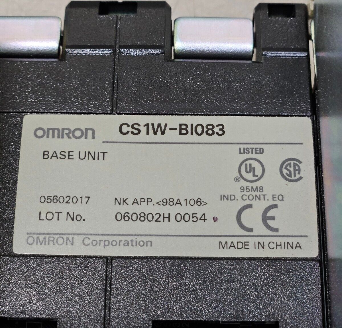 Omron CS1W-BI083 Base w/ C200HW-PA204 / DRM21-V1/ NCF71 / CT041.       Loc 3B-11