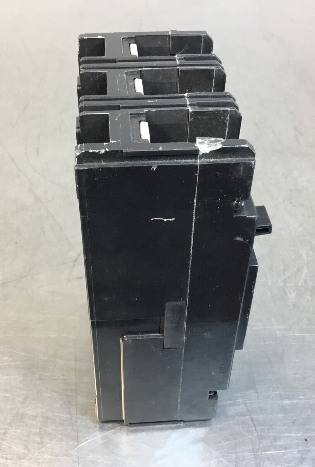 FUJI ELECTRIC SA103B 100A Auto Breaker 3 Pole     4F