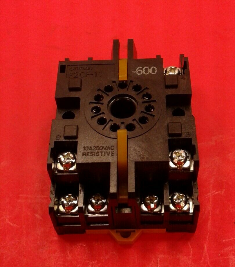 OMRON RELAY SOCKET BASE MOUNT  P2CF-11-600   4A