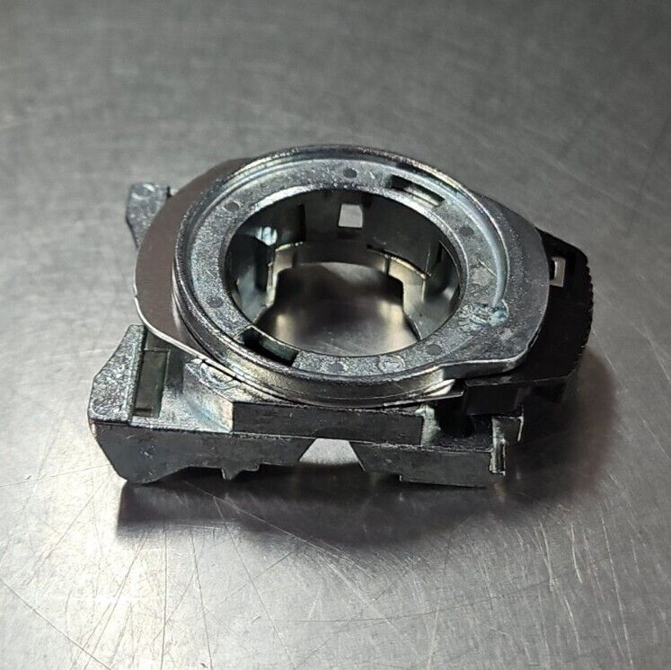 ALLEN BRADLEY 800F-ALM MOUNTING LATCH METAL 22MM (LOT OF 2).           Loc 4E-10