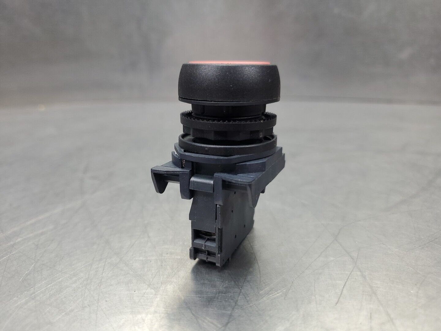 Allen-Bradley 800F-X01 Ser.A. Red Pushbutton Switch                   4E-24