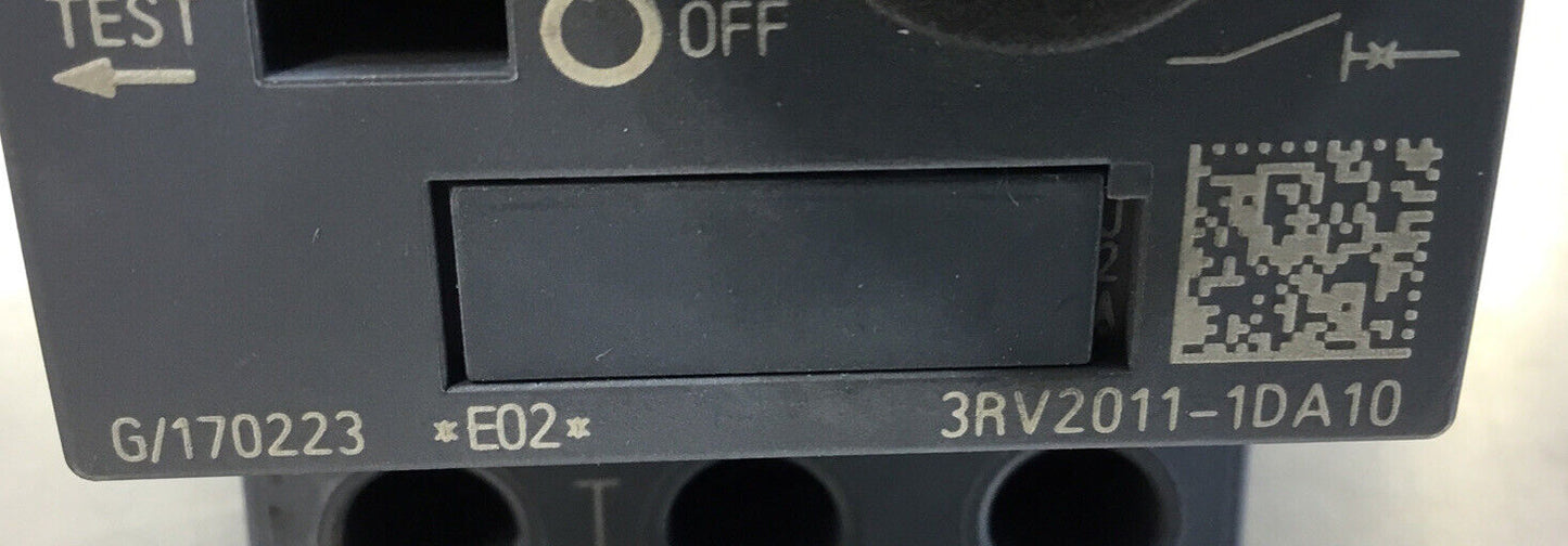 SIEMENS  3RV2011-1DA10  Circuit Breaker 2.2-3.2A  3 Poles Manual On/Off      4G