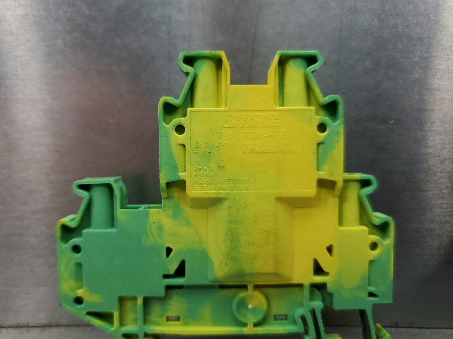 Phoenix Contact Typ UTTB 4-PE Terminal Block.                               4D-8