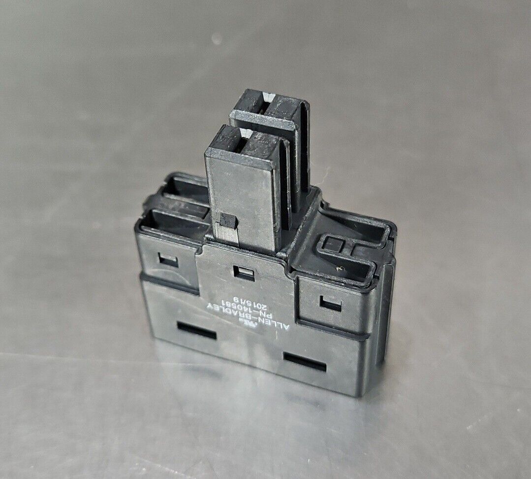 Allen-Bradley PN-140581. Connector Module                               Loc 1D-2