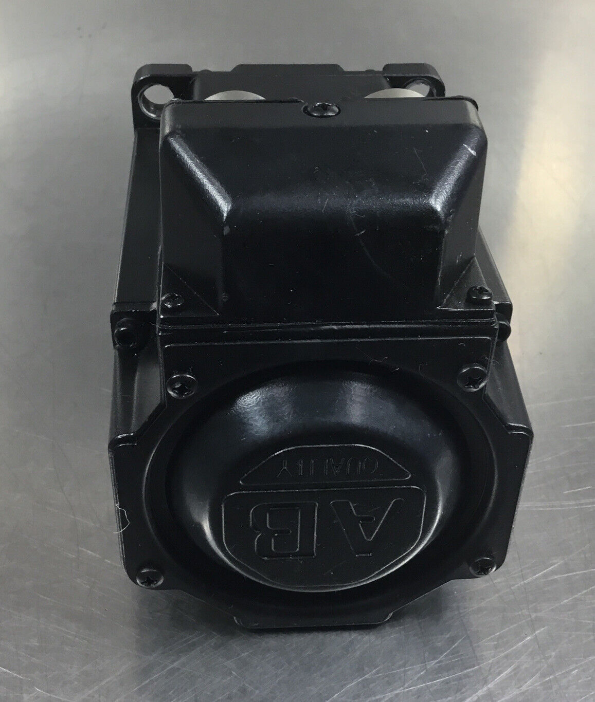 ALLEN BRADLEY  MPL-B420P-MJ22AA /A  AC Servo Motor 5000RPM Max  1.9 kW    1F