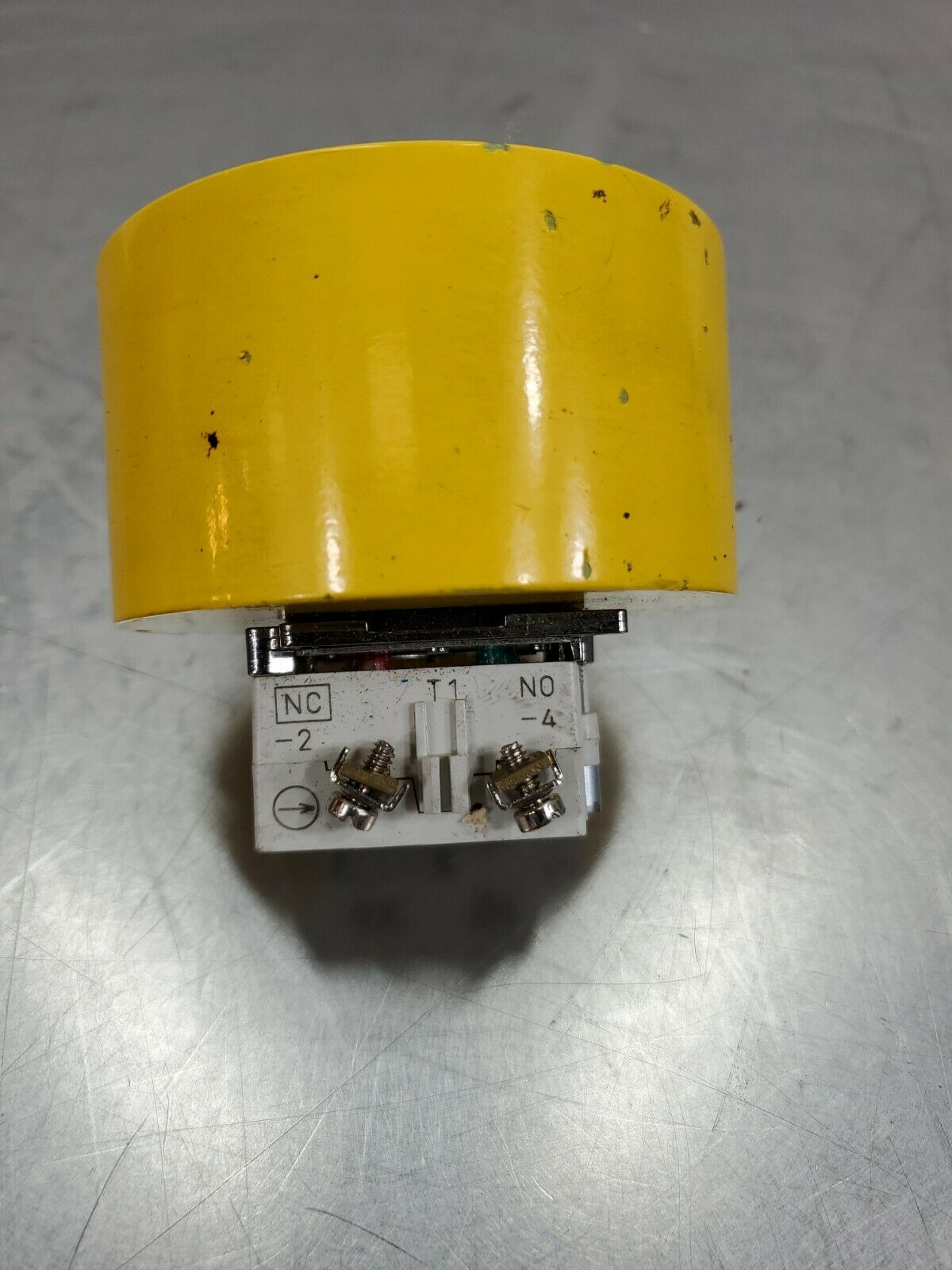 Eaton T3118 Series D2 Emergency E-Stop.           5E