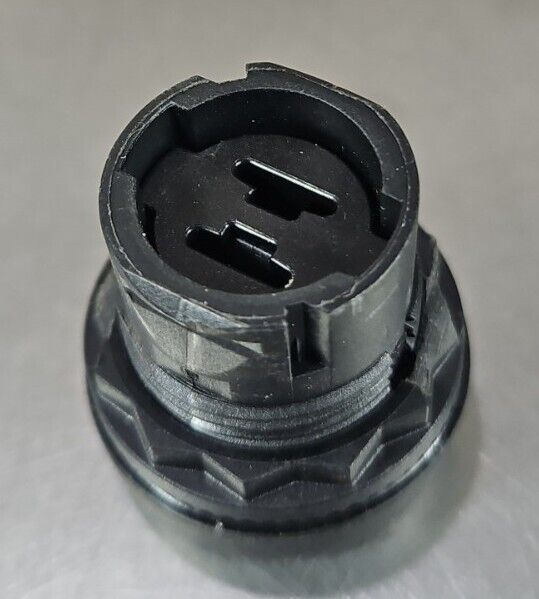 Allen-Bradley 800FP-LF3 Illuminated Plastic Push Button White Lens.    Loc  4E-5