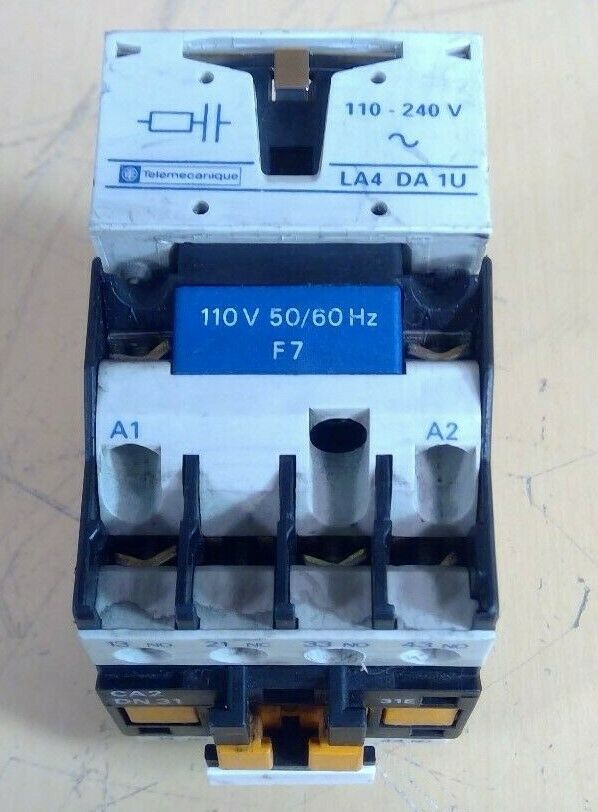 Telemecanique CA2 DN 31 Contactor CA2DN31 w/ LA4DA1U                       4H