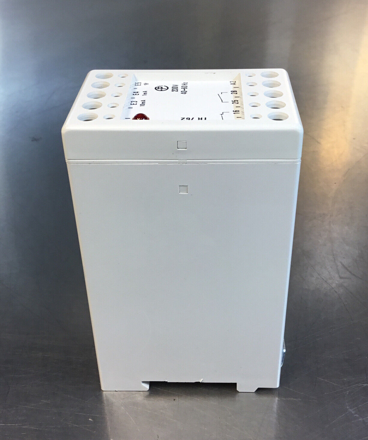 Trans. Relais  TR 762  Relay 220V 40-60Hz.     4C