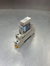 Load image into Gallery viewer, OMRON G2R-2-S RELAY 24VDC 5A W/ OMRON 5A 250V SOCKET.                         4H
