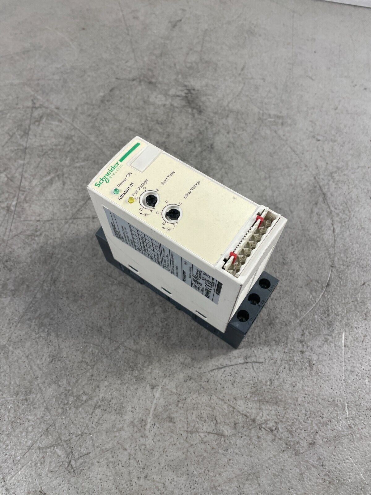 Schneider Electric ATS01N112FT Altistart White 9A 110/480V Soft Starter LOC-2D