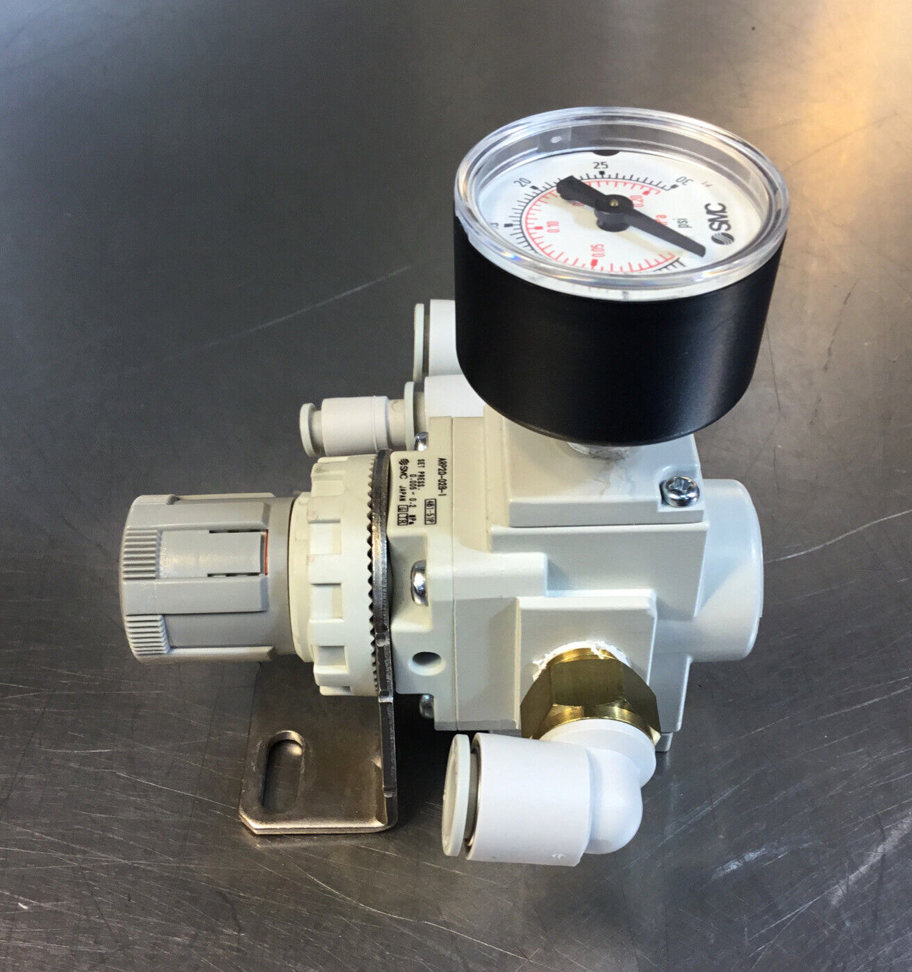 SMC  ARP20-02B-1  Pneumatic Regulator       6B