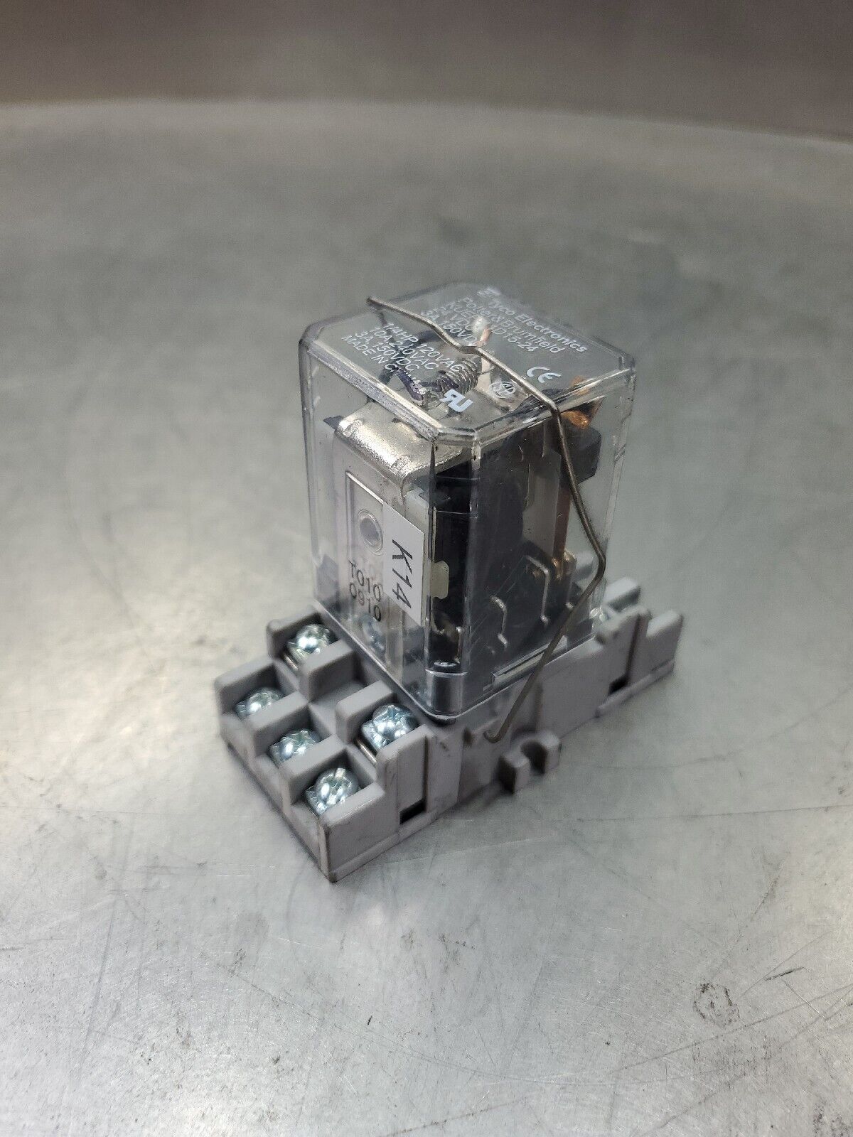 Potter & Brumfield KUEP-11D15-24 Relay 24VAC w/Tyco 27E893 Base.              4D