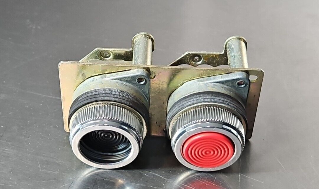 General Electric CR2940WM600A Push Button.                      Loc4C17