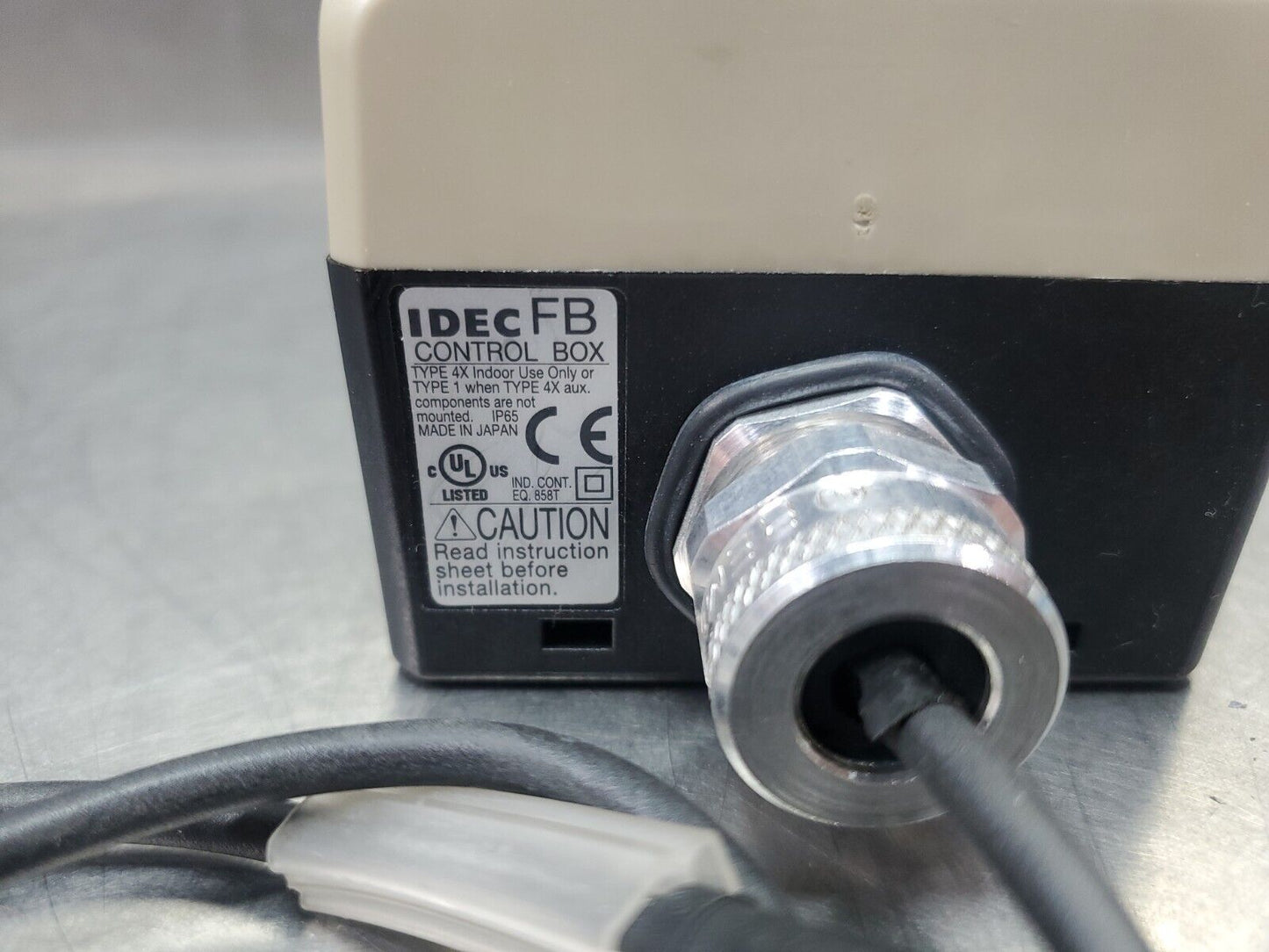 IDEC FB Release Control Pushbutton Switch Box.                              4E-5