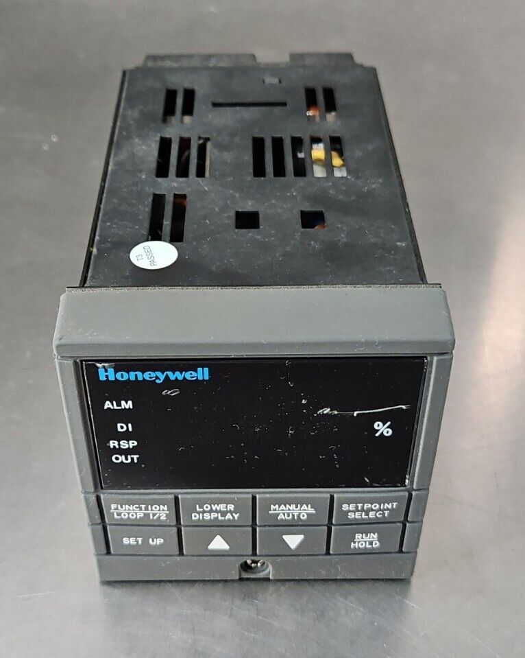 Honeywell UDC3000 Versa-Pro Temperature Controller.                        5E-15