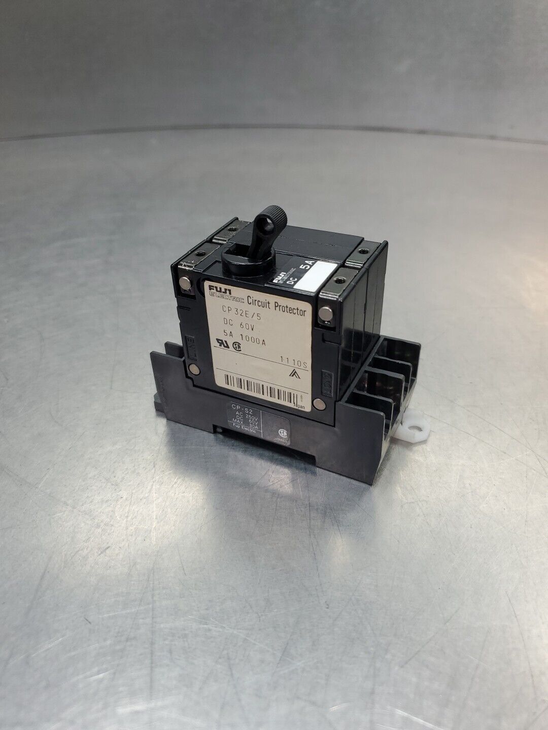 FUJI CP 32E/5 60VDC 5A 2POLE Circuit Protector.                            4E-24