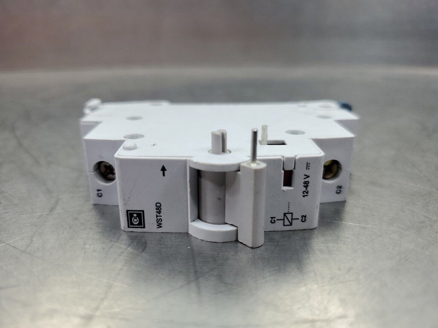 Cutler-Hammer WST48D 12-48 V Shunt Trip Breaker.                          4E-11