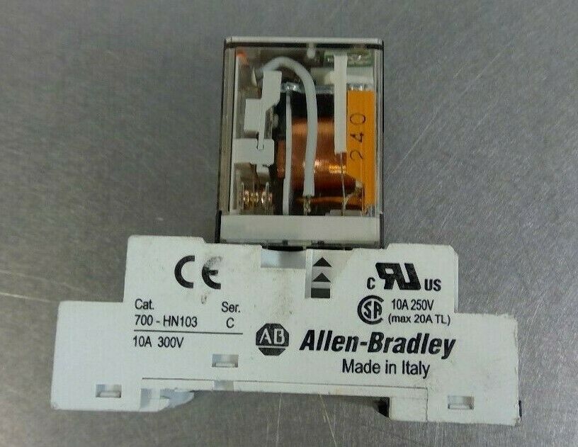 Allen-Bradley 700-HC22A2-4L Ser A Relay w/ 700-HN103 Ser C Relay Socket       4D