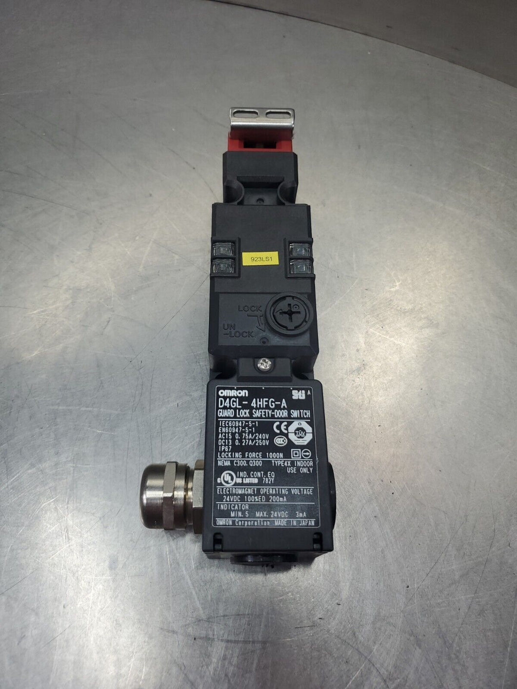 OMRON/STI D4GL-4HFG-A GUARD LOCK SAFETY-DOOR SWITCH.                          5E