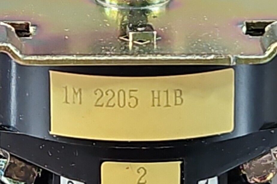 FUJI ELECTRIC 1M2205H1B Switch Changeover.                             Loc4D-17