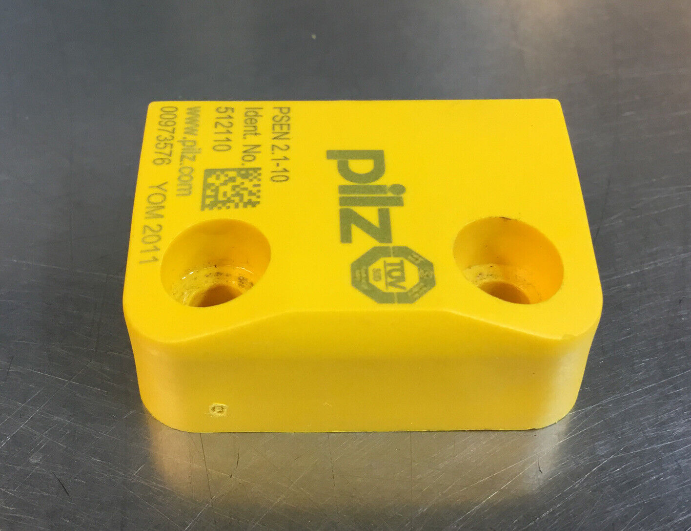 Pilz PSEN 2.1-10 Magnetic Safety Switch, 30V, 10W  512110    3D-1