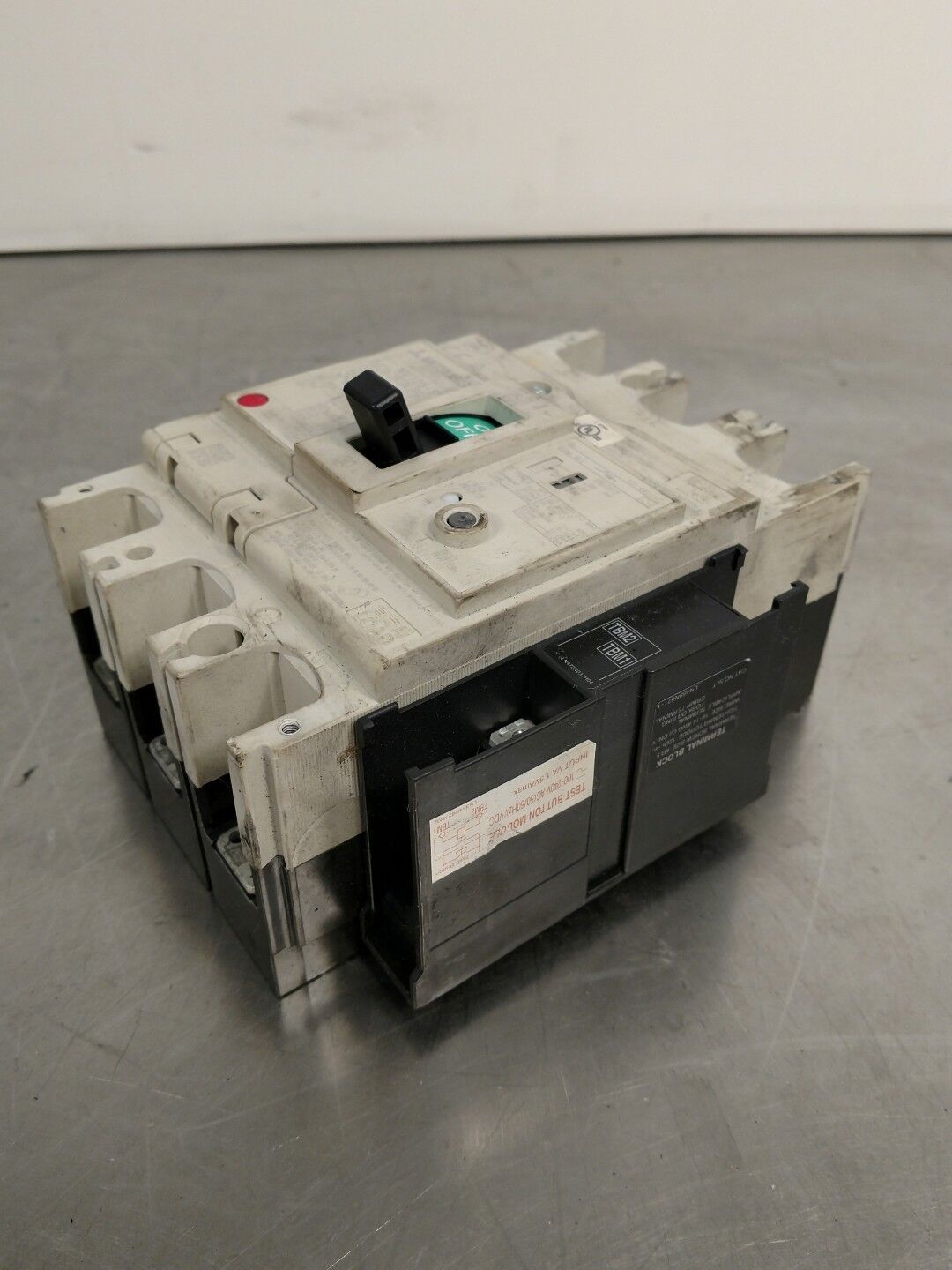MITSUBISHI 30AMP NO-FUSE BREAKER  NV125-SVU3030 4D