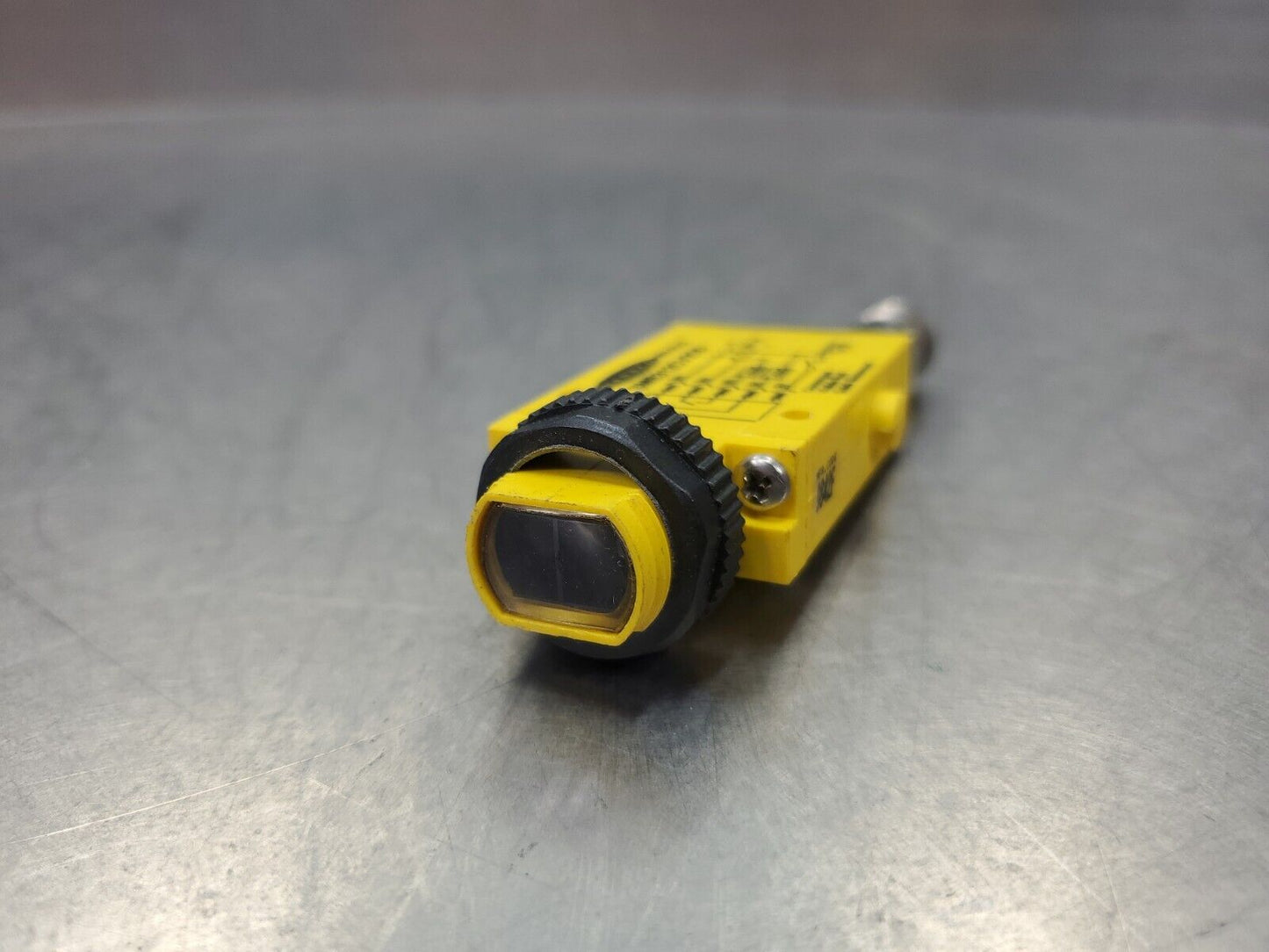 Banner SME312CV2QD Mini-Beam Photoelectric Sensor.                         3E-26