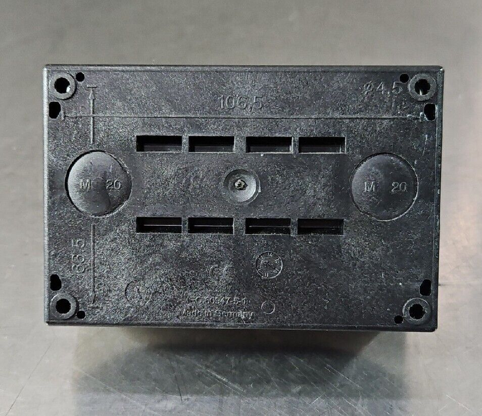 EATON IEC60947-5-1 PUSH BUTTON ENCLOSURE SELECTOR SWITCH.              Loc 4C-30