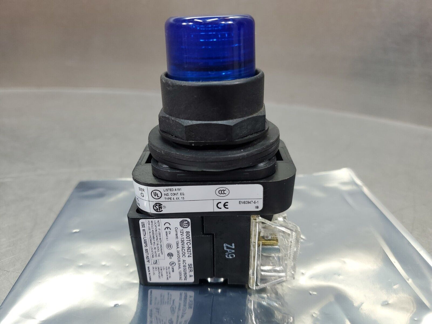 Allen Bradley 800HC-QRBH2A Ser. G Blue Illuminated Push Button.             4A-2