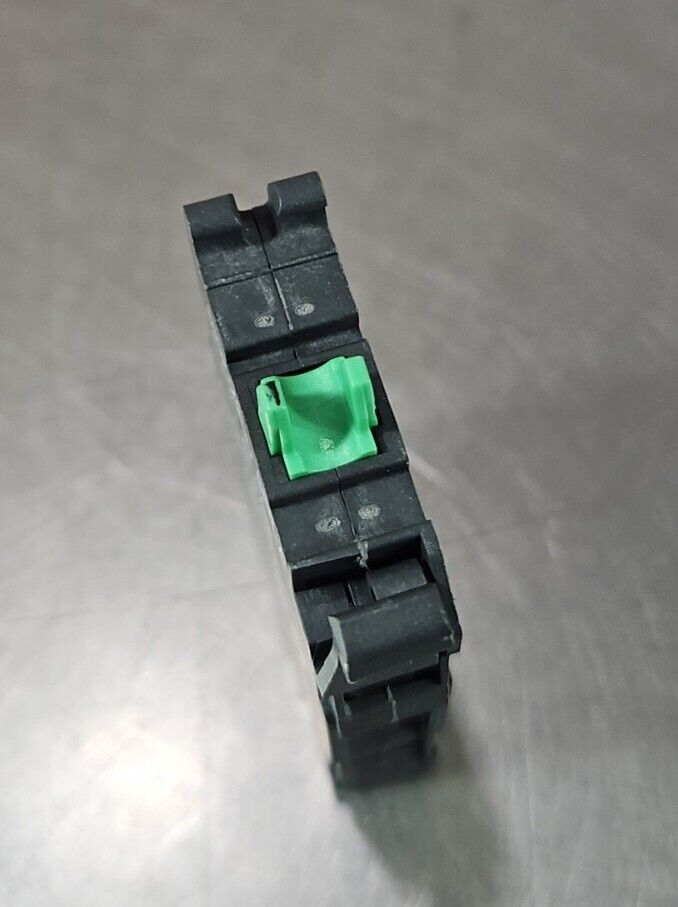 ALLEN BRADLEY 800F-X20D CONTACT BLOCK.                                  Loc 4A-1